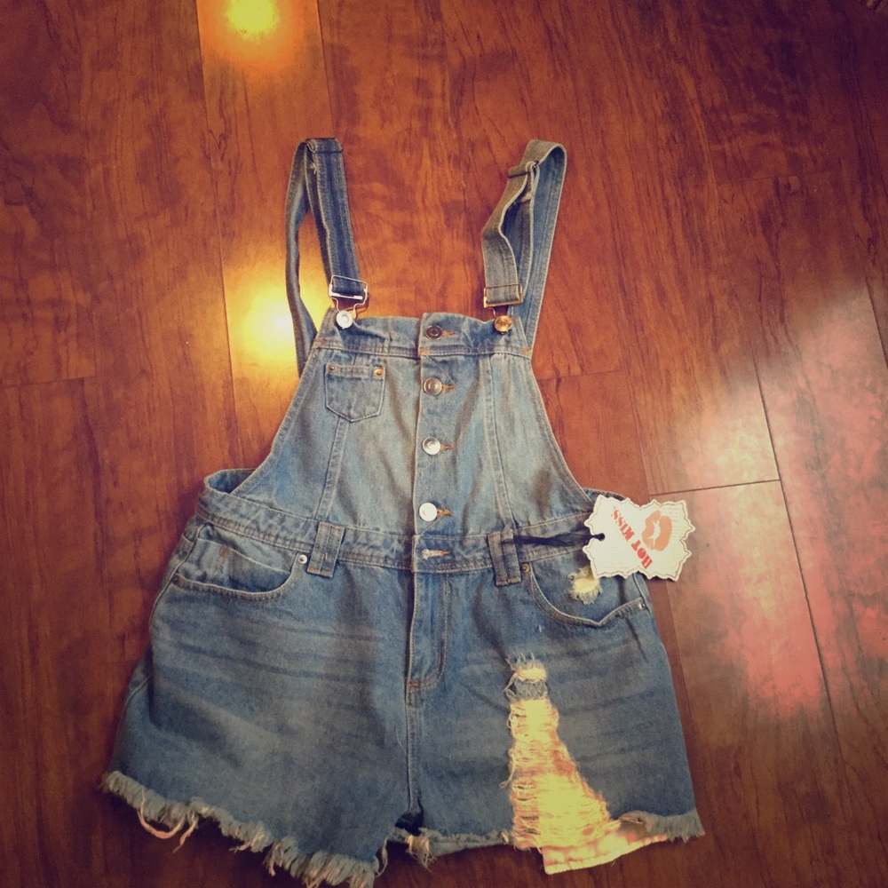 Hot Kiss- NWT.Denim Overalls Cutoffs. Size 10